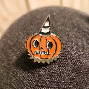 🎉 Pumpkin Head Pin